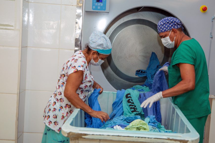 PARCERIA  Equipamentos de lavanderia e climatização são entregues ao Hospital de Base Ary Pinheiro