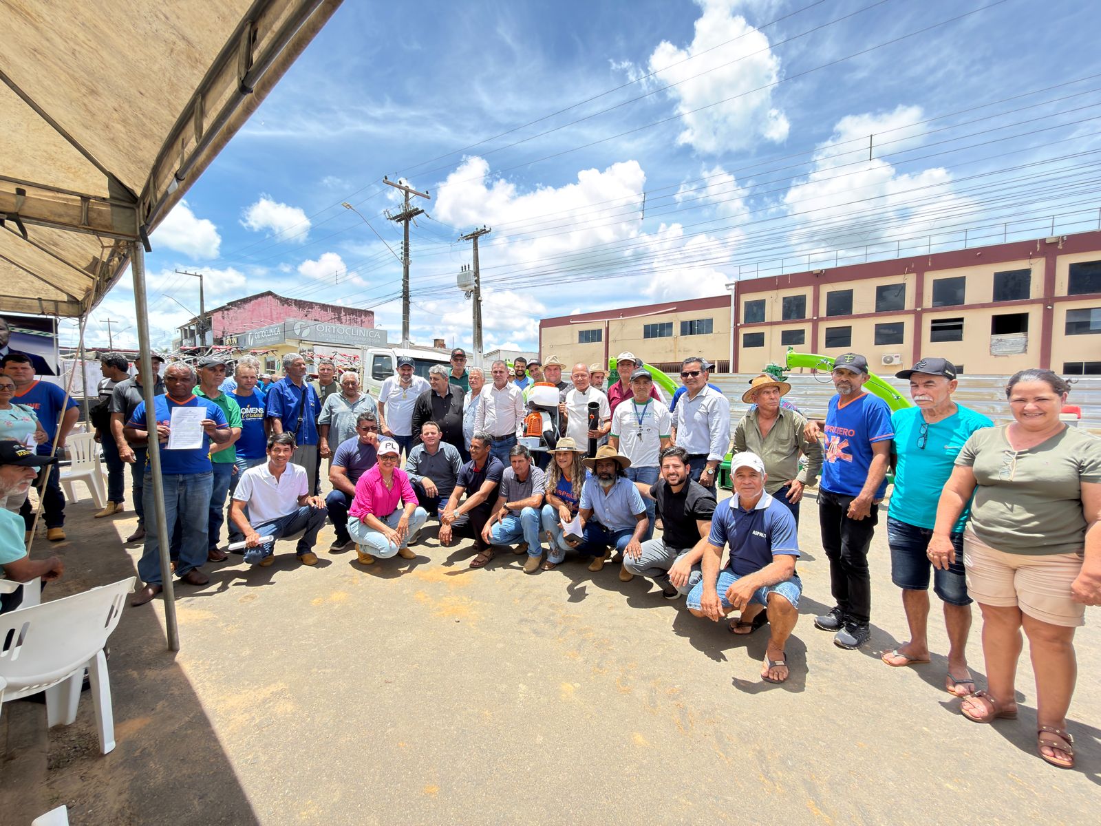 Coronel Chrisóstomo entrega equipamentos agrícolas e reforça agricultura familiar em Buritis