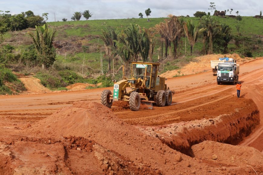 RECUPERAÇÃO  Obras na rodovia 257 que dá acesso ao município de Machadinho D’Oeste estão aceleradas