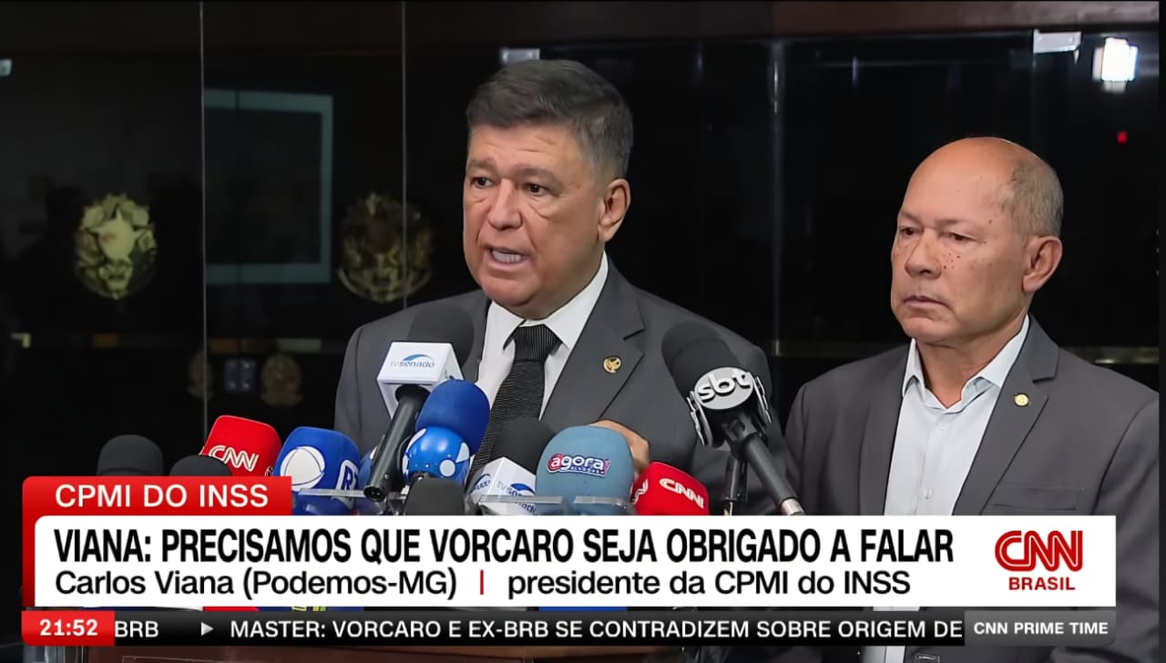 Deputado Coronel Chrisóstomo acompanha coletiva da CPMI do INSS ao lado do presidente da comissão